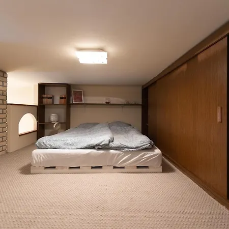 Sara's - Wifi, A/c Apartment