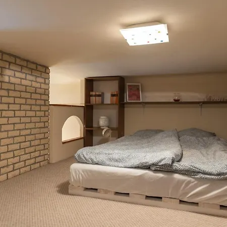 Sara's - Wifi, A/c Apartment *